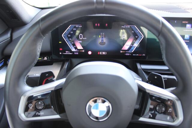 BMW 5-SERIE 520i High Executive M Sport Automaat / Panoramadak / Comfort Access / Harman-Kardon / Adaptieve LED / Parking Assistant Professional