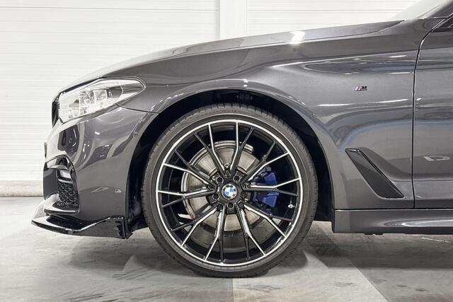 BMW 5-SERIE Sedan 520i High Executive | M Sportpakket | BMW Display Key | Head-Up Display | Stoelverwarming | Comfort Access | Panoramadak