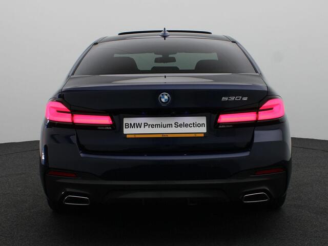 BMW 5-SERIE Sedan 530e High Executive | M Sportpakket | Parking Pack| Stuurwielrand Verwarmd | Schuifdak | Laserlight | Head-Up Display | Haraman Kardon | 18''