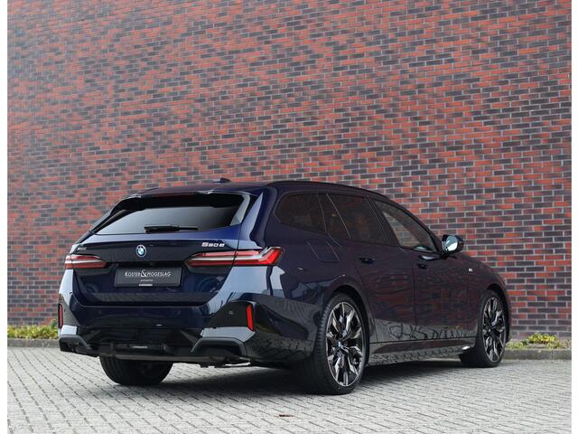 BMW 5-SERIE Touring 550e xDrive | Pano - Trekhaak - B&W