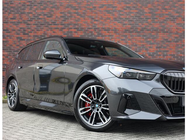 BMW 5-SERIE Touring 550e xDrive | Trekhaak - M Sport Pro - Alcantara
