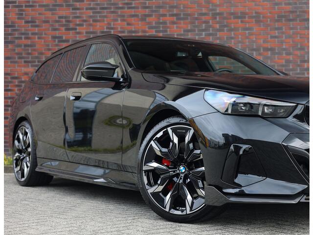 BMW 5-SERIE Touring 550e xDrive | M Performance - Pano - Trekhaak