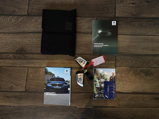 BMW 5-SERIE 520i Edition Plus M pakket, Schuifdak, 19inch Sfeerverlichting