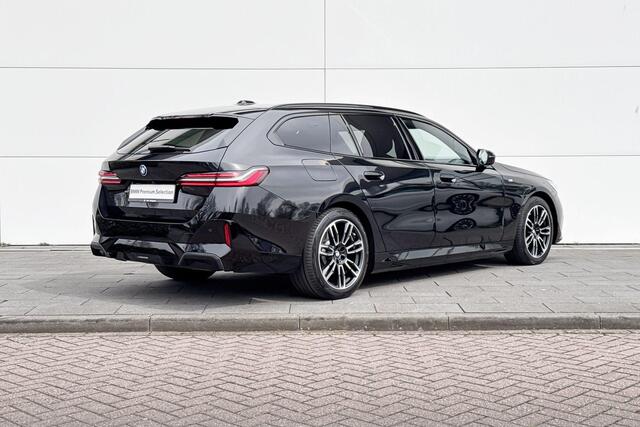 BMW 5-SERIE Touring 530e M Sport Edition | Driving Assistant Professional | Trekhaak | Innovation Pack