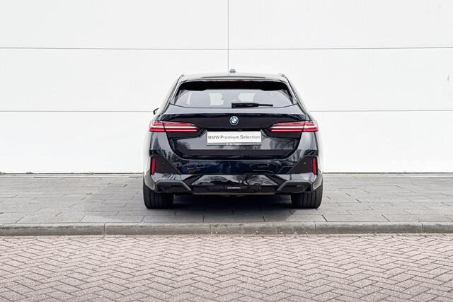 BMW 5-SERIE Touring 530e M Sport Edition | Driving Assistant Professional | Trekhaak | Innovation Pack