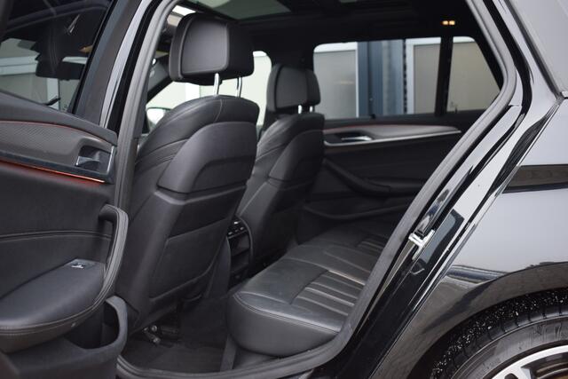 BMW 5-SERIE Touring 520i High Ex. M-Sport | Pano | Leer | El. Trekhaak | OrigNL | NAP