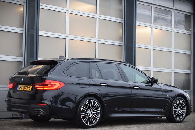 BMW 5-SERIE Touring 520i High Ex. M-Sport | Pano | Leer | El. Trekhaak | OrigNL | NAP