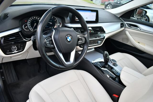 BMW 5-SERIE Touring 520d High Exe Panodak | Leder | Elektr.Trekhaak