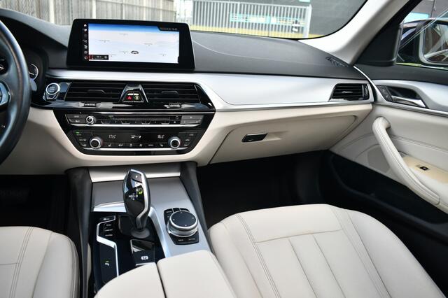 BMW 5-SERIE Touring 520d High Exe Panodak | Leder | Elektr.Trekhaak