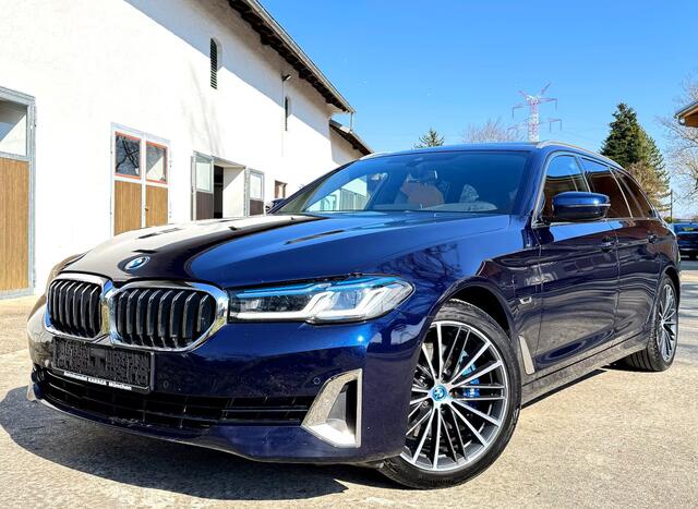 BMW 5-SERIE Touring 530e ** LASER, NAVI+, LEDER, PANORAMA, HuD, MEMORY, 19-INCH LMV ** 1e EIG - UNFALLFREI ** ** INFORMEER OOK NAAR ONZE AANTREKKELIJKE FINANCIAL-LEASE TARIEVEN **