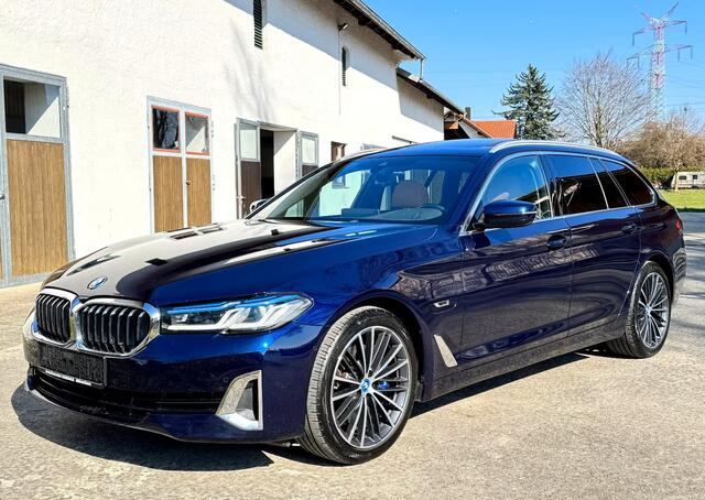 BMW 5-SERIE Touring 530e ** LASER, NAVI+, LEDER, PANORAMA, HuD, MEMORY, 19-INCH LMV ** 1e EIG - UNFALLFREI ** ** INFORMEER OOK NAAR ONZE AANTREKKELIJKE FINANCIAL-LEASE TARIEVEN **