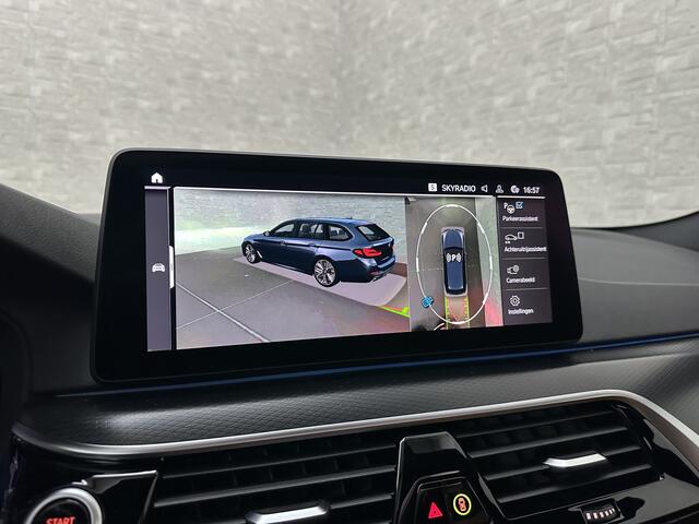 BMW 5-SERIE Touring 530e M-Sport | Panorama | 360 Camera | ACC | Harman-Kardon | Trekhaak | Keyless-Entry | Leder | Rij-Assist Pro | 19'' | Sfeerverlichting | Carplay | LED | Zonwering | Standkachel | Draadloos Laden | Dealer onderhouden |