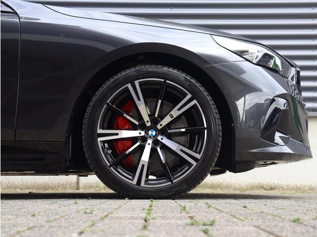 BMW 5-SERIE Touring 550e | M Sportpakket Pro | Innovation Pack | Travel Pack | Comfort Pack | Bowers & Wilkins | Panoramadak