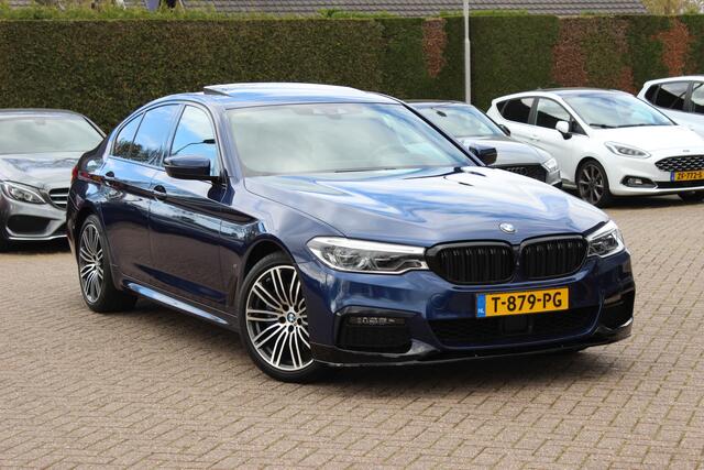 BMW 5-SERIE 530e iPerformance High Exe. M Sport / Schuifdak / 360Camera / Head-up / Alcantara / 20'' / CarPlay / Dodehoek / DAB / ACC
