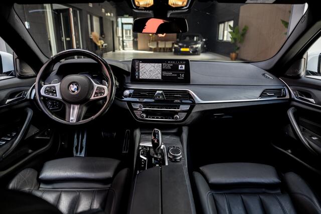 BMW 5-SERIE 545e xD High Ex. Ed. | HuD | H&K | Open Dak | Trekhaak |