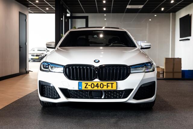BMW 5-SERIE 545e xD High Ex. Ed. | HuD | H&K | Open Dak | Trekhaak |