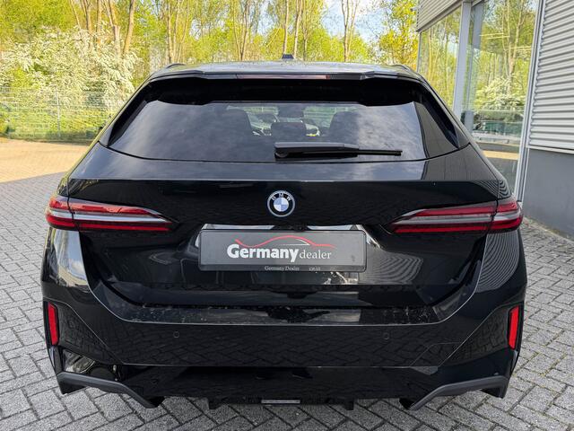BMW 5-SERIE Touring 530e M-Sport+Pro M-Zetels H&K Head-Up Carbon Iconic Keyless Camera Drive-A+ VOL!