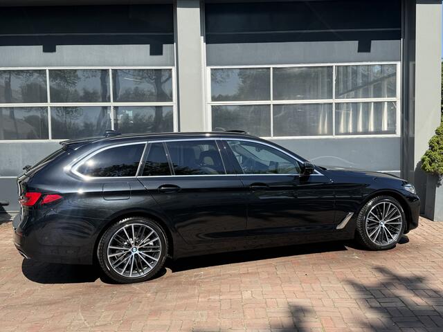 BMW 5-SERIE Touring 520i High Executive | Pano | Leder | 04-2021 98.473 KM