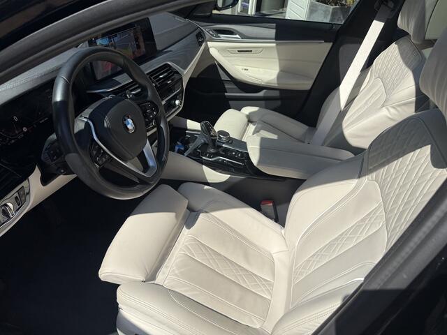 BMW 5-SERIE Touring 520i High Executive | Pano | Leder | 04-2021 98.473 KM