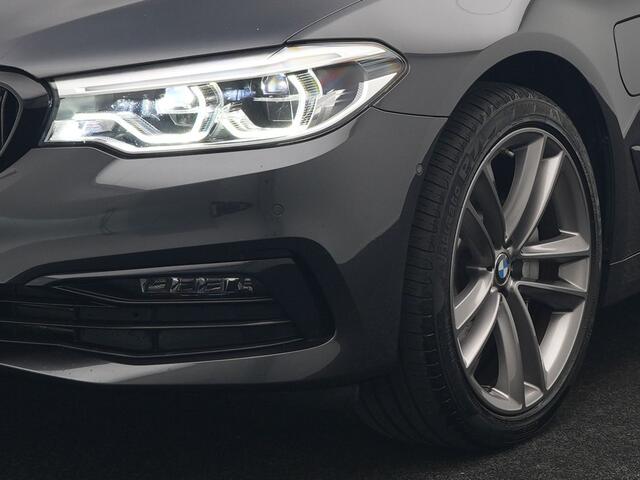 BMW 5-SERIE 530e iPerformance Sportline PHEV 252pk | Adaptive Cruise | Camera | Sportstoelen Verwarmd | 19"L.M | Adaptive LED | Sfeerverlichting | Apple Carplay |