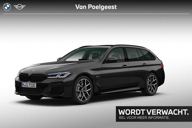BMW 5-SERIE Touring 530e xDrive Business Edition Plus | Panoramadak | Head-Up Display | Trekhaak | Memory Seats | HiFi | Comfort Access |