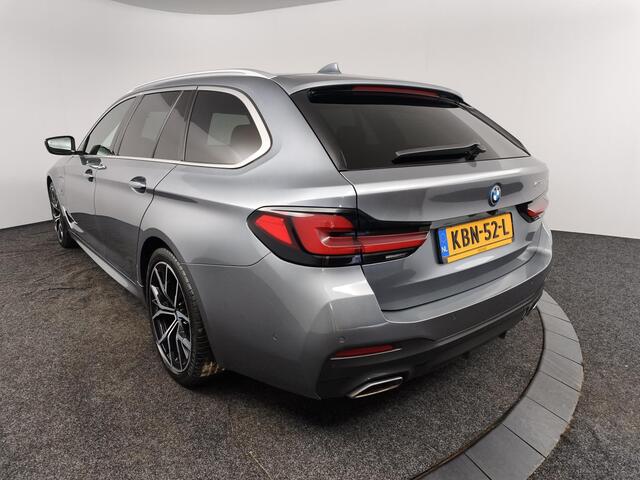 BMW 5-SERIE Touring 530e M-sport | 19 Inch W spaak | Elek glazen panorama dak | Trekhaak |