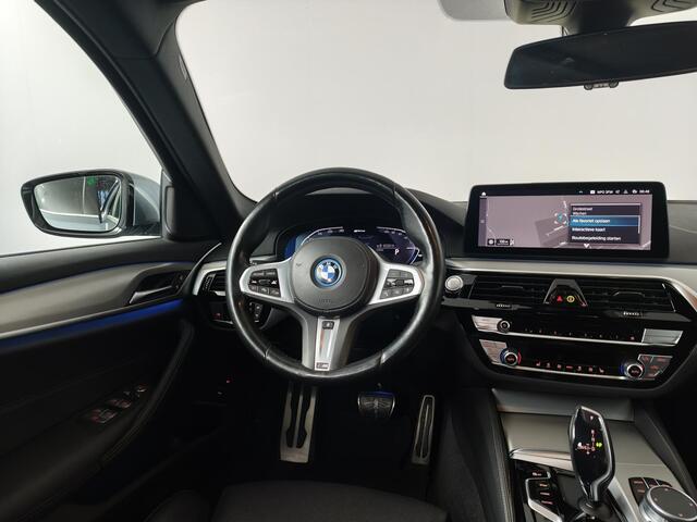 BMW 5-SERIE Touring 530e M-sport | 19 Inch W spaak | Elek glazen panorama dak | Trekhaak |