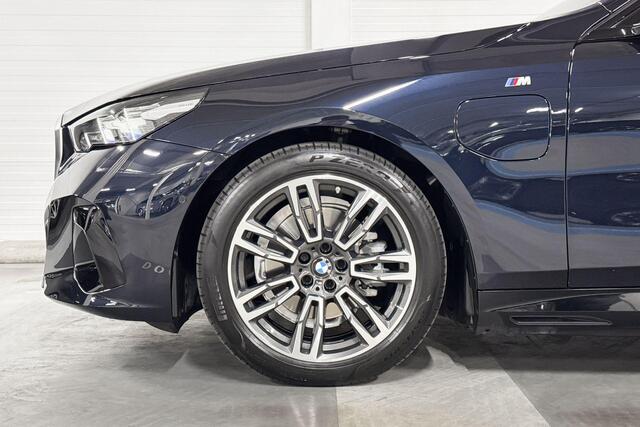 BMW 5-SERIE Touring 530e M Sport Edition | Harman/Kardon | Driving Assistant Professional | Parking Assistant Plus | Stoelverwarming | Comfort Access