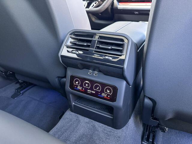 BMW 5-SERIE Sedan 530e M-Sport / Trekhaak / Glazendak / 20 inch / Driving Assistant Plus