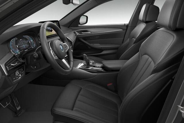 BMW 5-SERIE Touring 530e Business Edition Plus | M-Sport | Head-Up Display | Panoramadak | Stoelverwarming | Stoelventilatie | HiFi | Driving Assistant Professional | Parking Assistant Plus