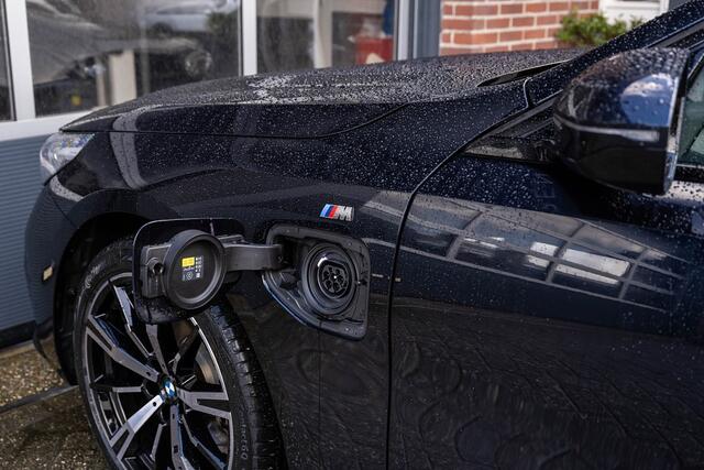 BMW 5-SERIE 530e xDrive M Sport | Comfort Seats | Memory | Harman/Kardon | Driving Ass. Plus | Trekhaak | Ventilate | 20' Inch |