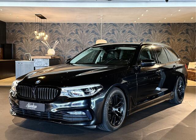 BMW 5-SERIE Touring 520d High Exe I Black on Black I Mooie auto