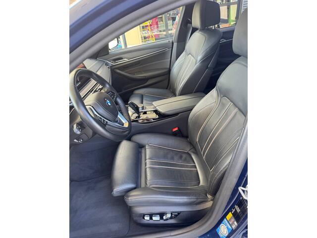 BMW 5-SERIE Touring 530e Luxury Line - Pano - Laser - HUD - Stuurverwarming - Leder - Comfortstoelen - Trekhaak - Rijklaar