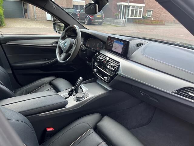 BMW 5-SERIE TOURING 520I HIGH EXECUTIVE / SCHUIFDAK / LEDER / HARMAN-KARDON