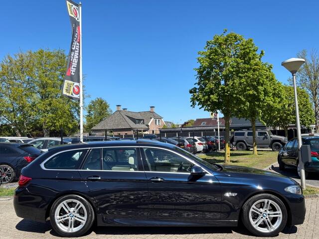 BMW 5-SERIE Touring 520i Sport M-Pakket 2017 Pano Dealerauto Trekhaak
