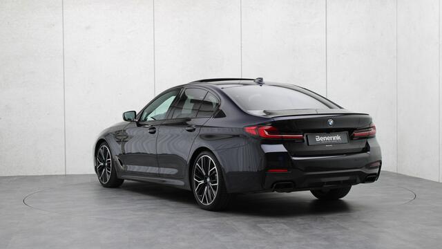BMW 5-SERIE M550i xDrive High Executive | Bowers & Wilkins | Schuifdak | Head-up | Standkachel | Laserlight | Sofr-Close | Trekhaak