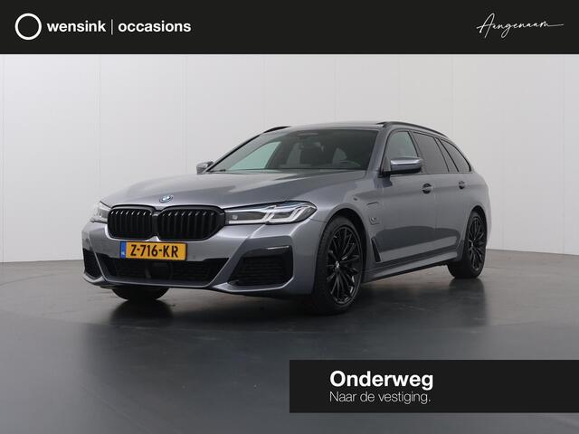 BMW 5-SERIE Touring 530e Business Edition Plus | M-Pakket | Panoramadak | Comfortstoelen + Geheugen | Camera | DAB | Interieur Verlichting | Adaptieve Cruise Control | Ele. kofferdeksel | Laser Licht |