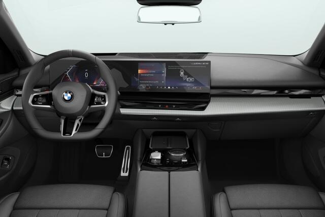 BMW 5-SERIE Sedan 520i | M Sportpakket Pro | Innovation Pack | Travel Pack | Comfort Pack | Trekhaak
