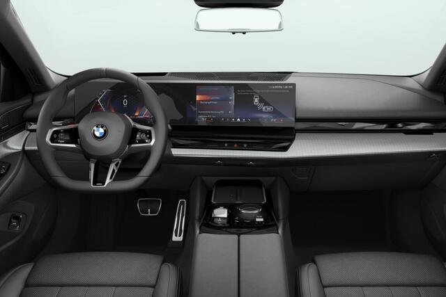 BMW 5-SERIE Sedan 520i | M Sportpakket Pro | Innovation Pack | Travel Pack | Comfort Pack | Trekhaak