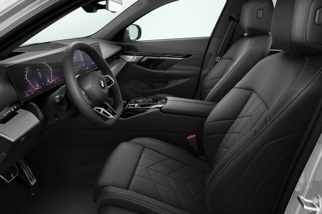 BMW 5-SERIE Sedan 520i | M Sportpakket Pro | Innovation Pack | Travel Pack | Comfort Pack | Trekhaak