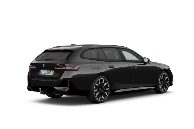 BMW 5-SERIE Touring 530e M Sport Edition | M Sportpakket Pro | Innovation Pack | Travel Pack | Comfort Pack | Trekhaak