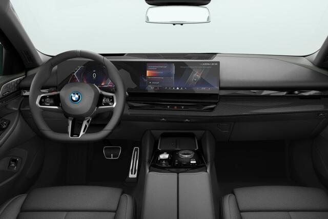 BMW 5-SERIE Touring 530e M Sport Edition | M Sportpakket Pro | Innovation Pack | Travel Pack | Comfort Pack | Trekhaak