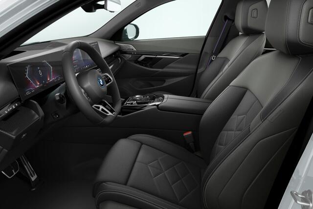 BMW 5-SERIE Touring 530e M Sport Edition | M Sportpakket Pro | Innovation Pack | Travel Pack | Comfort Pack | Trekhaak