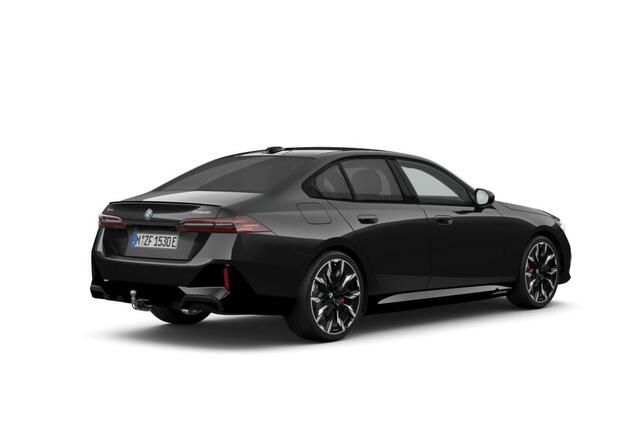 BMW 5-SERIE Sedan 550e xDrive | M Sportpakket Pro | Innovation Pack | Travel Pack | Comfort Pack | Trekhaak