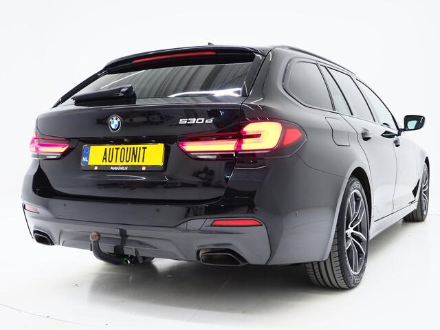 BMW 5-SERIE Touring 530e M Sport Shadow Line | Panoramadak | Trekhaak | Keyless | Sportstuur | Sfeerlicht | Camera | LED | Carplay