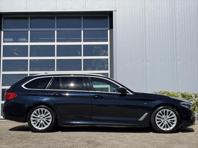 BMW 5-SERIE Touring 520i High Executive Edition 184pk | M Sportpakket | Achteruitrijcamera | Dab | Elektrisch glazen panorama-dak | LED koplampen | Navigatiesysteem full map | Voorstoelen verwarmd | Dealer onderhouden!