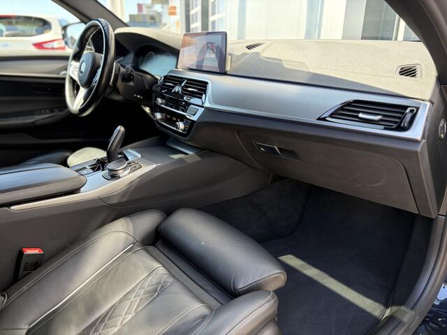 BMW 5-SERIE Touring 520i High Executive Edition 184pk | M Sportpakket | Achteruitrijcamera | Dab | Elektrisch glazen panorama-dak | LED koplampen | Navigatiesysteem full map | Voorstoelen verwarmd | Dealer onderhouden!