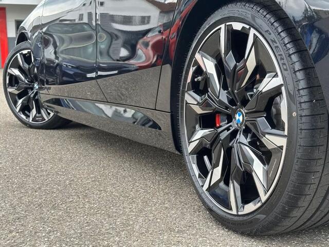 BMW 5-SERIE 550e xDrive M-SPORT Pro ** PANO, MERINO LEDER, STOELVENT, B&W Sound, 21-inch LMV ** Ex. BMW AG - 26k onder NP ** ** INFORMEER OOK NAAR ONZE AANTREKKELIJKE FINANCIAL-LEASE TARIEVEN **