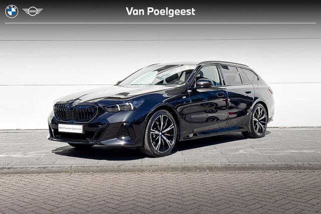 BMW 5-SERIE Touring 520i | M-Sport PRO | Trekhaak | Driving Assistant Plus | Panoramadak | Innovation Pack | Travel Pack | Comfort Pack