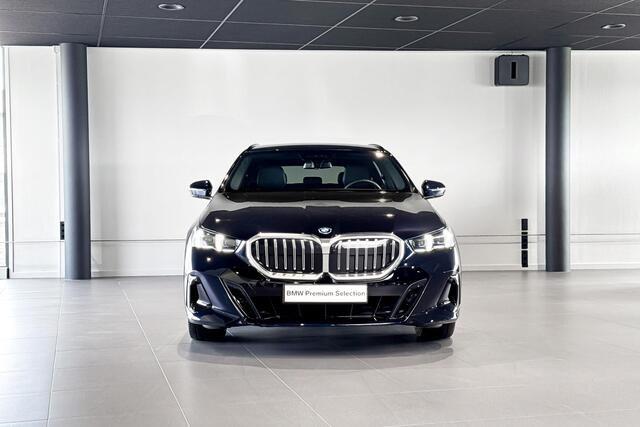 BMW 5-SERIE Touring 530e M Sport Edition | Harman Kardon | Stoelventilatie | Comfort Access | Trekhaak |